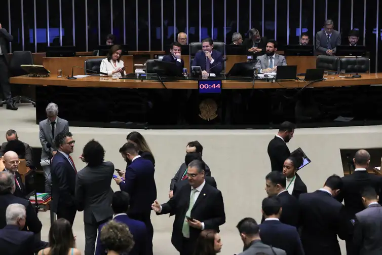 Brasília (DF), 21/08/2025  -  Sessão da Câmara que votou a urgência do PL de Isenção de Imposto de Renda pra quem ganha até R$ 5 mil. Foto: Lula Marques/Agência Brasil