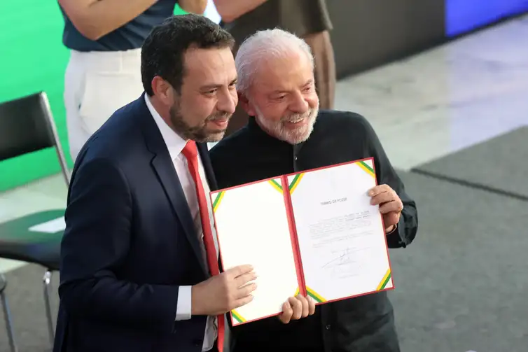 Valter Campanato/Agência Brasil Brasília (DF), 29/10/2025 - Presidente da República, Luiz Inácio Lula da Silva, partcipa de cerimônia de posse do Secretário-Geral da Presidência da República, Guilherme Boulos, realizada no Palácio do Planalto. Foto: Valter Campanato/Agência Brasil