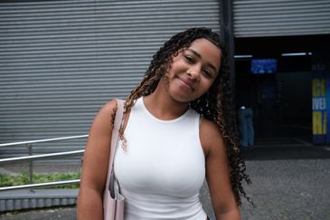 Fernando Frazão/Agência Brasil Rio de Janeiro (RJ), 09/11/2025 – A candidata Maria Clara Camargos ao terminar as provas do Exame Nacional do Ensino Médio (Enem), na Universidade Estácio, na Tijuca. Foto: Fernando Frazão/Agência Brasil