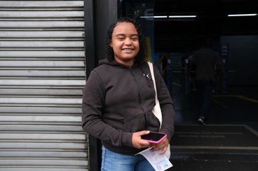 Fernando Frazão/Agência Brasil Rio de Janeiro (RJ), 09/11/2025 – A candidata Graziele Silva dos Santos ao terminar as provas do Exame Nacional do Ensino Médio (Enem), na Universidade Estácio, na Tijuca. Foto: Fernando Frazão/Agência Brasil
