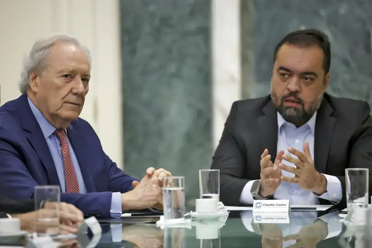 Fernando Frazão/Agência Brasil Rio de Janeiro (RJ), 29/10/2025 - Ministro da Justiça, Ricardo Lewandowski, juntamente com o governador do Rio de Janeiro, Cláudio Castro, durante reunião sobre a ação policial da Operação Contenção, contra o Comando Vermelho. Foto: Fernando Frazão/Agência Brasil