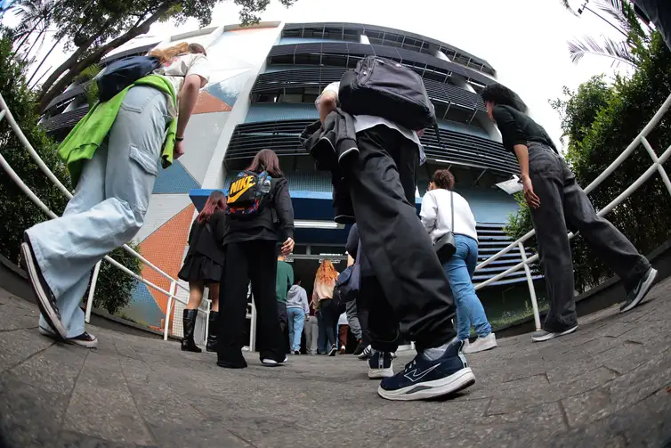 Paulo Pinto/Agência Brasil São Paulo (SP), 09/11/2025 - Estudantes no primeiro dia de provas do ENEM na UNIP Vergueiro em São Paulo. Foto: Paulo Pinto/Agência Brasil.