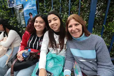 Paulo Pinto/Agência Brasil São Paulo (SP), 09/11/2025 - Estudantes no primeiro dia de provas do ENEM na UNIP Vergueiro em São Paulo. Maria Clara (centro) ao lado da amiga Leticia (esq) e Joselia (dire). Foto: Paulo Pinto/Agência Brasil.