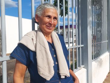 Brasília (DF) 16/11/2025 – Geni de Oliveira Penna Matos, avó de uma candidata que faz prova do Enem 2025, neste domingo
Foto: Daniella Almeida/Agência Brasil