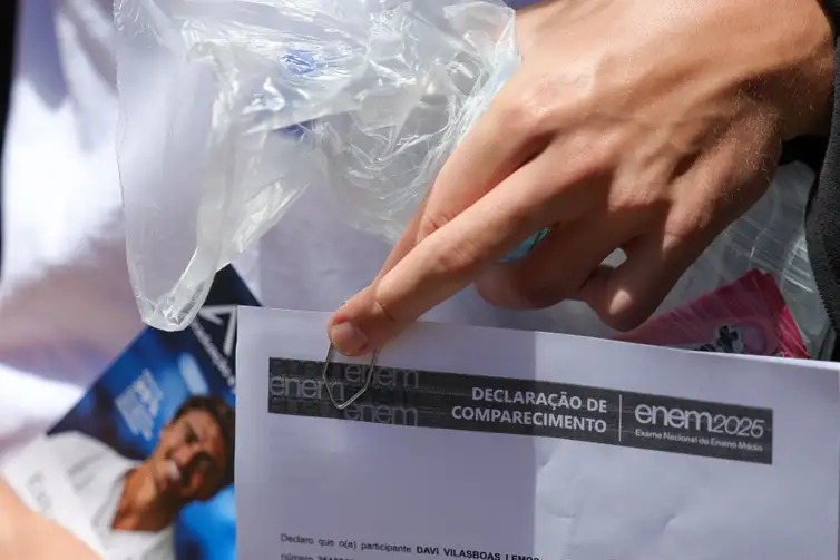 Brasília (DF) 09/11/2025 - Candidatos chegam para fazer a prova nesse primeiro dia de Enem Foto: Fabio Rodrigues-Pozzebom/ Agência Brasil
