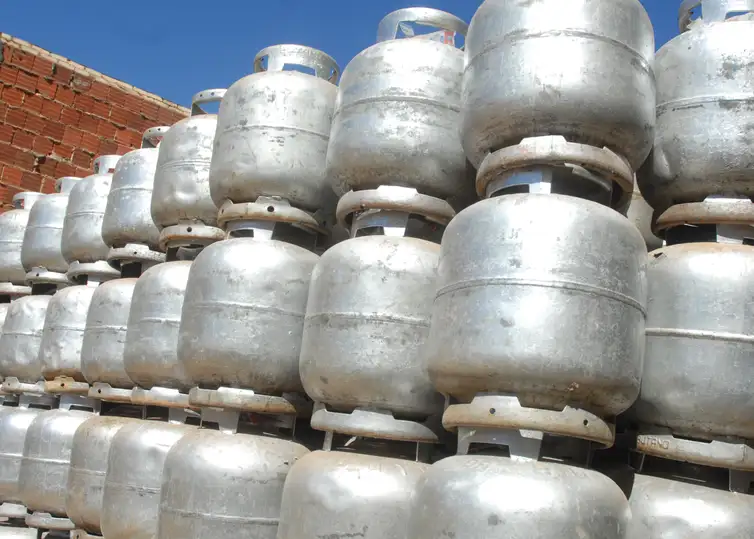 Marcello Casal/Agência Brasil Botijão de gás