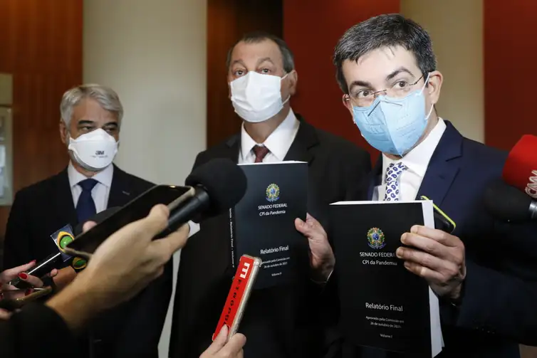 Senadores atuantes na CPI da Covid-19 entregam o relatório final dos trabalhos da comissão ao Ministério Público do Rio de Janeiro (MPRJ)