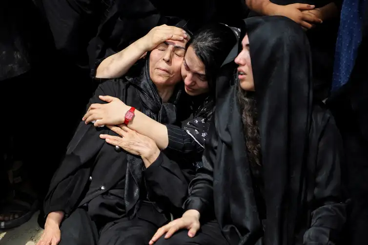 Women react during the funeral of the victims following a reported strike on a school, amid the U.S.-Israeli conflict with Iran, in Minab, Iran, March 3, 2026. Amirhossein Khorgooei/ISNA/WANA (West Asia News Agency) via REUTERS ATTENTION EDITORS - THIS PICTURE WAS PROVIDED BY A THIRD PARTY. REFILE – REMOVING ATTRIBUTION TO STRIKE