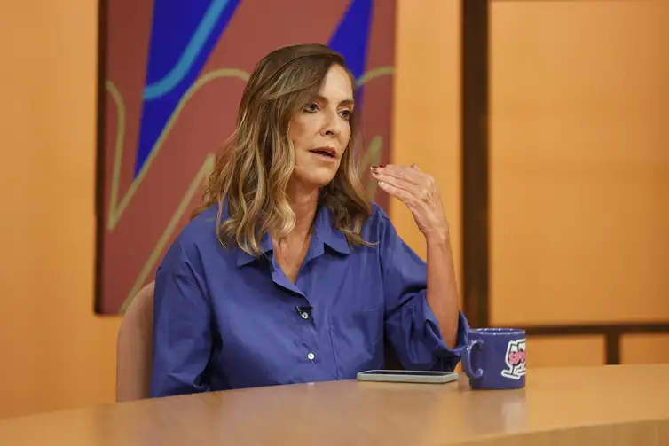 Fernando Frazão/Agência Brasil Rio de Janeiro (RJ), 05/03/2026 – A professora Tatiana Sampaio fala sobre as pesquisas com a polilaminina, substância em testes para o tratamento de lesões medulares, no programa Sem Censura, da TV Brasil. Foto: Fernando Frazão/Agência Brasil