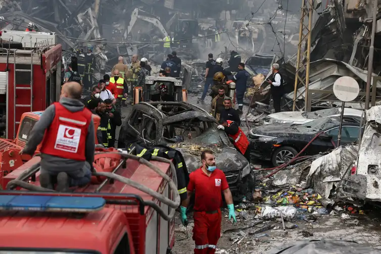 Emergency responders work at the site of an Israeli strike, in Al-Mazraa in Beirut, Lebanon, April 8, 2026. REUTERS/Yara Nardi