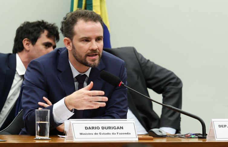 Lula Marques/ Agência Brasil. Brasília – DF – 12/05/2026 – Reunião da Comissão Especial da Câmara sobre o Fim da Escala 6x1 para debater os impactos econômicos da redução da escala de trabalho, sem redução de salário. Participou ministro da Fazenda, Dario Durigan. Foto Lula Marques/Agência Brasil