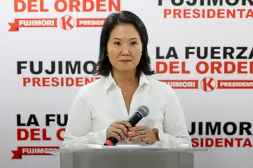 REUTERS/Stifs Paucca/ Proibido reprodução Peru's presidential candidate Keiko Fujimori attends a press briefing as the vote count in the country's general election continues for a fourth day, in Lima, Peru April 15, 2026. REUTERS/Stifs Paucca