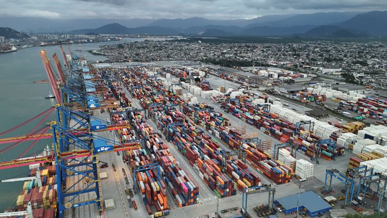 REUTERS/Jorge Silva/ Proibido reprodução Imagem de drone mostra o Porto de Santos (SP), 31 de julho de 2025. REUTERS/Jorge Silva