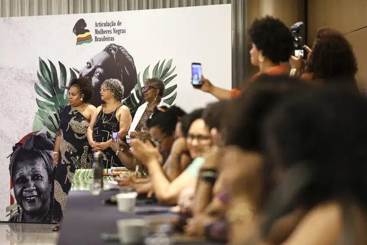 Marcelo Camargo/Agência Brasil Brasília (DF), 26/08/2026 - A Articulação de Organizações de Mulheres Negras Brasileiras (AMNB), promove o ato de lançamento do Manifesto “Mulheres Negras na Política pelo Pacto do Bem Viver